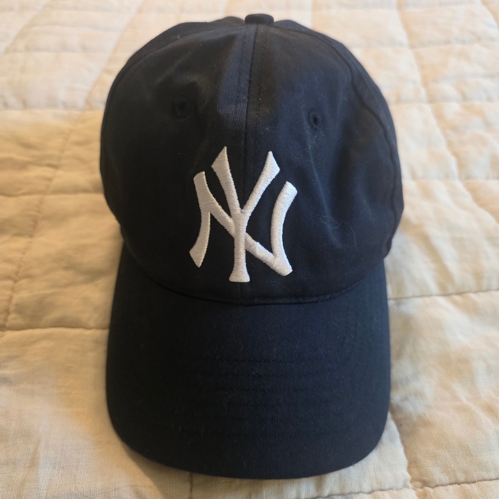 NY Yankees Baseball Cap S/M Navy Blue Snapback MLB Hat Twins Enterprise